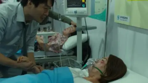 Still 8 of Exit (2019) BluRay [Hindi (ORG 2.0) & Korean] 1080p 720p & 480p Dual Audio [x264/10Bit-HEVC]
