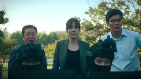 Still 5 of Money Heist: Korea – Joint Economic Area (Season 1) WEB-DL [Hindi DD5.1 & English] 1080p 720p 480p Dual Audio [x264/10Bit-HEVC] | NetFlix [ALL Episodes]