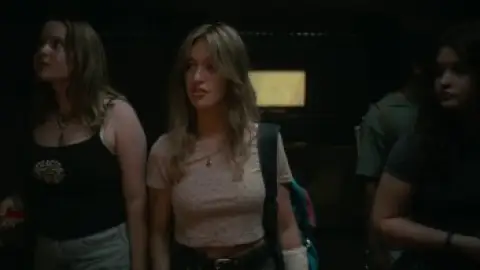 Still 3 of Playing Gracie Darling (Season 1) WEB-DL [Hindi (DD5.1) & English] 1080p 720p & 480p Dual Audio [x264/ESubs] | NF Series