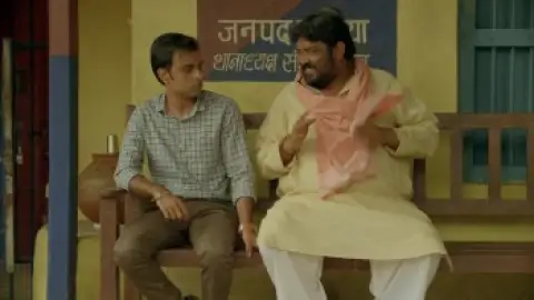 Still 4 of Panchayat (Season 1) WEB-DL [Hindi DD5.1] 4K 1080p 720p & 480p [x264/HEVC] HD | ALL Episodes [PrimeVideo Series]