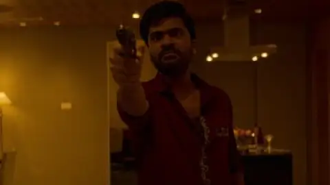Still 8 of Vendhu Thanindhathu Kaadu (2022) UNCUT DS4K WEB-DL [Hindi (DD2.0) & Tamil] 4K 1080p 720p & 480p Dual Audio [x264/10Bit-HEVC]