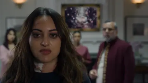Still 6 of Nikita Roy (2025) DS4K WEB-DL [Hindi (ORG-DD5.1)] 4K 1080p 720p & 480p [x264/HEVC]