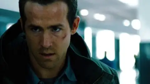 Still 8 of Safe House (2012) BluRay [Hindi (ORG 5.1) + English] 1080p 720p & 480p Dual Audio [x264/ESubs]
