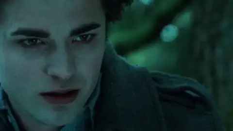Still 4 of Twilight (2008) BluRay [Hindi (ORG 2.0) & English] 4K 1080p 720p & 480p [x264/10Bit-HEVC]