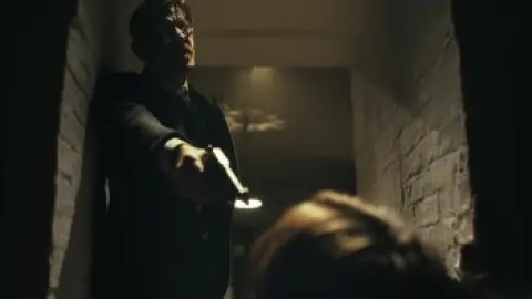Still 5 of Peaky Blinders (Season 3) BluRay [Hindi (DD2.0) & English] 1080p 720p & 480p [x264/10Bit-HEVC] | [ALL Episodes] | TV Series