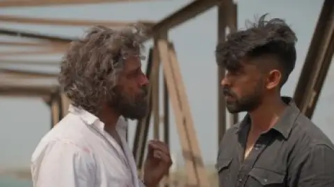 Still 6 of Mahaan (2022) UNCUT DS4K WEB-DL [Hindi (DD2.0) & Tamil] 4K 1080p 720p & 480p Dual Audio [x264/10Bit-HEVC]