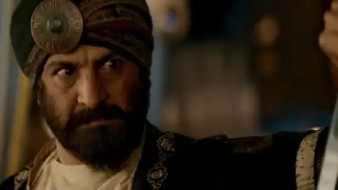 Still 1 of Thugs of Hindostan (2018) BluRay [Hindi DD5.1] 1080p 720p & 480p [x264/10Bit-HEVC]