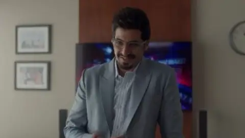 Still 6 of The Broken News (Season 2) WEB-DL [Hindi DD5.1] 1080p 720p & 480p [x264/ESubs] HD | ALL Episodes [ZEE5 Series]