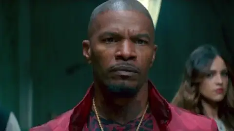 Still 7 of Baby Driver (2017) BluRay [Hindi (DD2.0) & English] 4K 1080p 720p & 480p Dual Audio [x264/10Bit-HEVC]