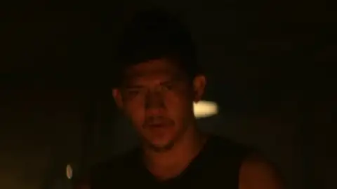 Still 5 of Beyond Skyline (2017) BluRay [Hindi (DD2.0) & English] 1080p 720p & 480p Dual Audio [x264/10Bit-HEVC]