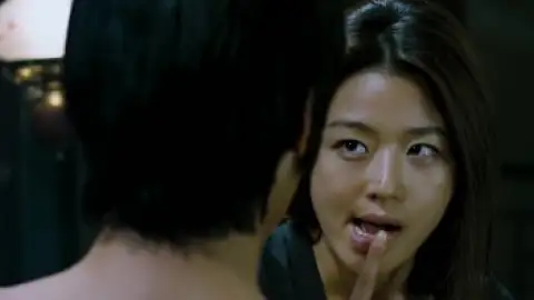 Still 4 of The Thieves (2012) BluRay [Hindi (ORG 2.0) & Korean] 1080p 720p & 480p Dual Audio [x264/10Bit-HEVC]