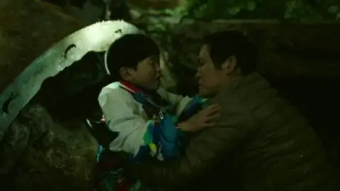 Still 7 of Sinkhole (2021) BluRay [Hindi (ORG 5.1) & Korean] 1080p 720p & 480p Dual Audio [x264/10Bit-HEVC]