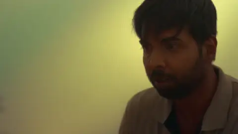 Still 8 of Aakhri Sach (Season 1) WEB-DL [Hindi DD5.1] 1080p 720p & 480p [x264/HEVC] HD | ALL Episodes [HotStar Series]