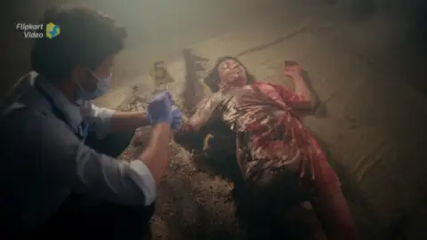 Still 2 of Kaun? Who Did it? (Season 1) Hindi WEB-DL 720p & 480p x264 HD [Episode 35 Added] | FlipKart Series