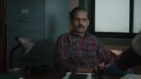 Still 8 of Murder in Mahim (Season 1) WEB-DL [Hindi DD5.1] 1080p 720p & 480p [x264/10Bit-HEVC] HD | ALL Episodes [JioCinema Series]