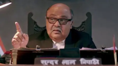 Still 3 of Jolly LLB 2 (2017) BluRay [Hindi DD5.1] 1080p 720p & 480p [x264/HEVC]