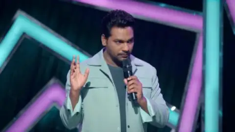 Still 1 of Zakir Khan: Mannpasand (2023) WEB-DL Hindi (ORG DD5.1) 1080p 720p & 480p [x264/HEVC] | StandUp Comedy [Amazon Special]