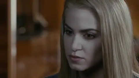 Still 4 of The Twilight Saga: Eclipse (2010) BluRay [Hindi (ORG 2.0) & English] 1080p 720p & 480p [x264/10Bit-HEVC]