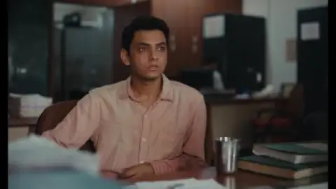 Still 2 of Homebound (2025) WEB-DL [Hindi DD5.1] 4K 1080p 720p & 480p [x264/HEVC]