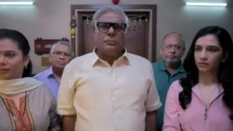Still 5 of Sunflower (Season 2) WEB-DL [Hindi DD5.1] 4K 1080p 720p & 480p [x264/HEVC] HD | ALL Episodes [ZEE5 Series]