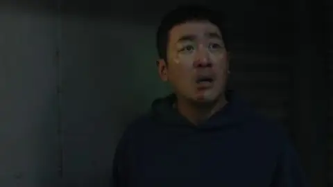 Still 7 of Mad Concrete Dreams (Season 1) WEB-DL [Hindi (DD2.0) & Korean] 1080p 720p & 480p Dual Audio [x264/10Bit-HEVC] | NF Series