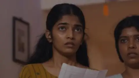 Still 7 of Modha Rathri (2026) DS4K WEB-DL [Hindi (DD5.1) & Tamil] 4K 1080p 720p & 480p Dual Audio [x264/10Bit-HEVC]