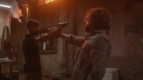 Still 8 of Mahaan (2022) UNCUT DS4K WEB-DL [Hindi (DD2.0) & Tamil] 4K 1080p 720p & 480p Dual Audio [x264/10Bit-HEVC]