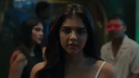 Still 3 of Lokah – Chapter 1: Chandra (2025) DS4K WEB-DL [Hindi (DD5.1) & Malayalam] 4K 1080p 720p & 480p [x264/10Bit-HEVC]
