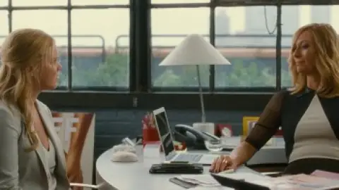 Still 5 of Trainwreck (2015) UNRATED BluRay [Hindi (DD5.1) & English] 1080p 720p & 480p Dual Audio [x264/10Bit-HEVC]