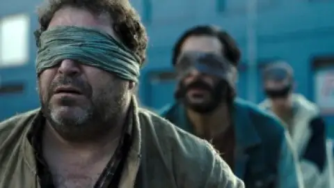 Still 3 of Bird Box: Barcelona (2023) WEB-DL [Hindi (ORG 5.1) & English] 1080p 720p & 480p Dual Audio [x264/10Bit HEVC]