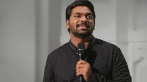 Still 4 of Zakir Khan: Tathastu (2022) Hindi WEB-DL 1080p 720p & 480p x264 DD5.1 | Full Stand-up