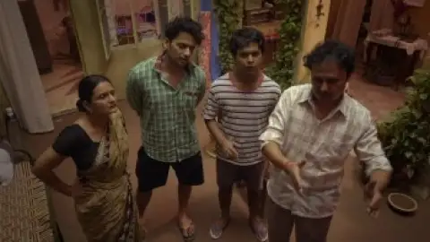 Still 3 of Gullak (Season 1) WEB-DL Hindi [DD2.0] 1080p 720p & 480p x264 | SonyLiv Series