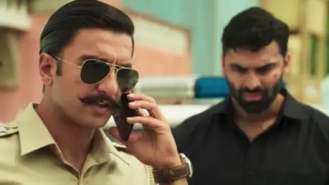 Still 6 of Sooryavanshi (2021) WEB-DL [Hindi DD5.1] 1080p 720p & 480p [x264/HEVC]