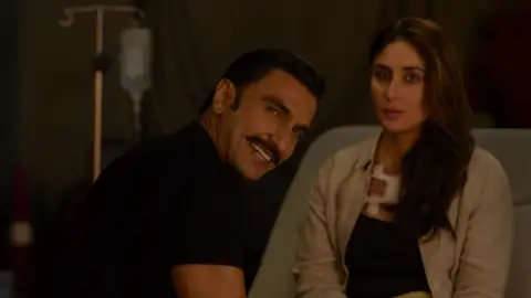Still 7 of Singham Again (2024) WEB-DL [Hindi ORG-DD2.0] 1080p 720p & 480p [x264/HEVC] | [EXCLUSiVELY By ]