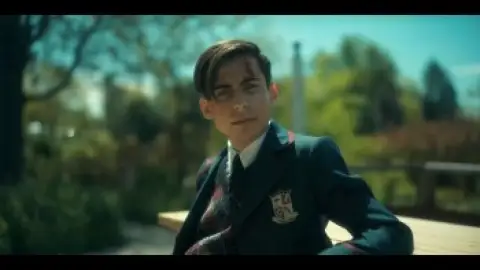 Still 3 of The Umbrella Academy (Season 3) WEB-DL [Hindi 5.1 & English] 720p & 480p x264/10Bit HEVC [ALL Episodes] | NF Series