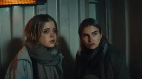Still 4 of Woman of the Dead (Season 2) WEB-DL [Hindi (ORG 5.1) & English] 1080p 720p & 480p [x264/10Bit-HEVC] | [ALL Episodes] | NF Series