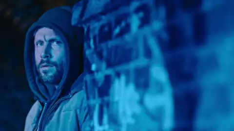 Still 7 of Sleeping Dog (Season 1) WEB-DL [Hindi 5.1 & English] 1080p 720p & 480p [x264/HEVC] | [ALL Episodes] NF Series
