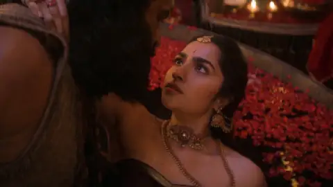 Still 2 of Kantara – A Legend Chapter: 1 (2025) DS4K WEB-DL [Hindi (DD5.1) & Kannada] 4K 1080p 720p & 480p [x264/10Bit-HEVC]
