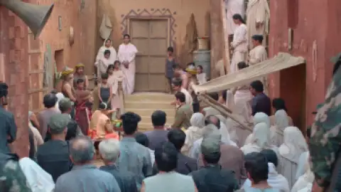 Still 6 of Khichdi 2: Mission Paanthukistan (2023) WEB-DL [Hindi DD5.1] 4K 1080p 720p & 480p [x264/HEVC]