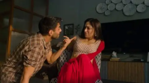 Still 3 of Dhokha: Round D Corner (2022) Hindi WEB-DL 1080p 720p & 480p [x264/10bit HEVC] DD5.1
