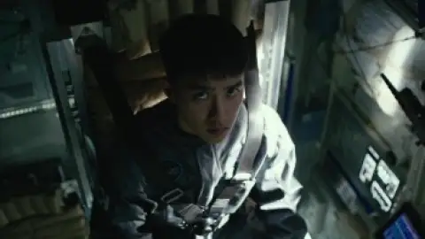 Still 4 of The Moon (2023) WEB-DL [Hindi (ORG 5.1) & Korean] 1080p 720p & 480p Dual Audio [x264/ESubs]