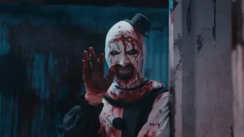 Still 6 of Terrifier 2 (2022) BluRay [Hindi (DD2.0) & English] 4K 1080p 720p & 480p Dual Audio [x264/10Bit-HEVC]