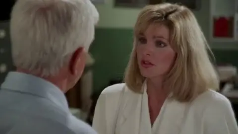 Still 4 of The Naked Gun: From the Files of Police Squad! (1988) BluRay [Hindi (DD2.0) & English] 1080p 720p & 480p Dual Audio [x264/10Bit-HEVC]