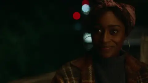 Still 1 of Behind Her Eyes (Season 1) WEB-DL Dual Audio [Hindi DD5.1 & English] 720p / 480p / 10Bit HEVC [ALL Episodes] | NF Series