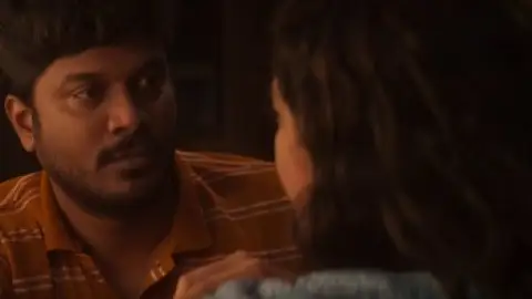 Still 1 of Kudumbasthan (2025) WEB-DL [Hindi (ORG 5.1) & Tamil] 4K 1080p 720p & 480p Dual Audio [x264/HEVC]