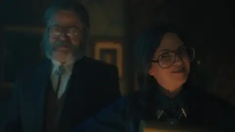 Still 3 of The Umbrella Academy (Season 1) WEB-DL [Hindi (DD5.1) & English] 1080p 720p & 480p [x264/Esubs] | [ALL Episodes] | NF Series
