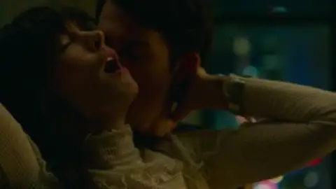 Still 5 of The Idea of You (2024) WEB-DL [Hindi (ORG 5.1) + English] 1080p 720p & 480p Dual Audio [x264/10Bit-HEVC]