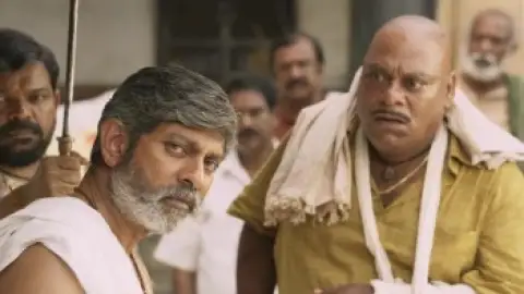 Still 8 of Rangasthalam (2018) UNCUT DS4K WEB-DL [Hindi (DD5.1) & Telugu] 4K 1080p 720p & 480p Dual Audio [x264/10Bit-HEVC]