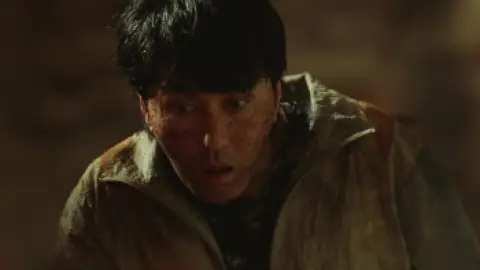 Still 4 of Sinkhole (2021) BluRay [Hindi (ORG 5.1) & Korean] 1080p 720p & 480p Dual Audio [x264/10Bit-HEVC]