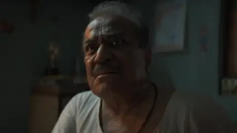 Still 7 of Murder in Mahim (Season 1) WEB-DL [Hindi DD5.1] 1080p 720p & 480p [x264/10Bit-HEVC] HD | ALL Episodes [JioCinema Series]